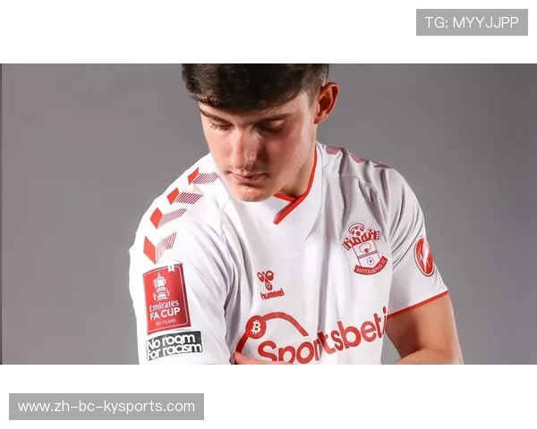 南安普顿主场力克埃弗顿，豪取三分，南安普顿主客场球衣