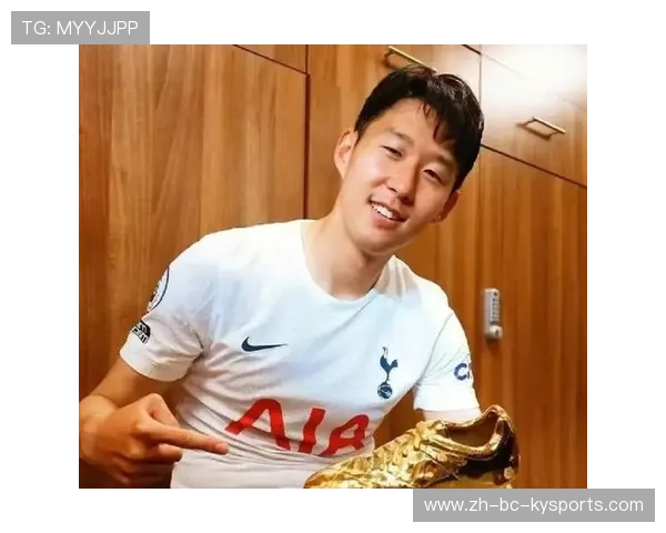 孙兴慜低平球直传门前造成混战，热刺冷静收割