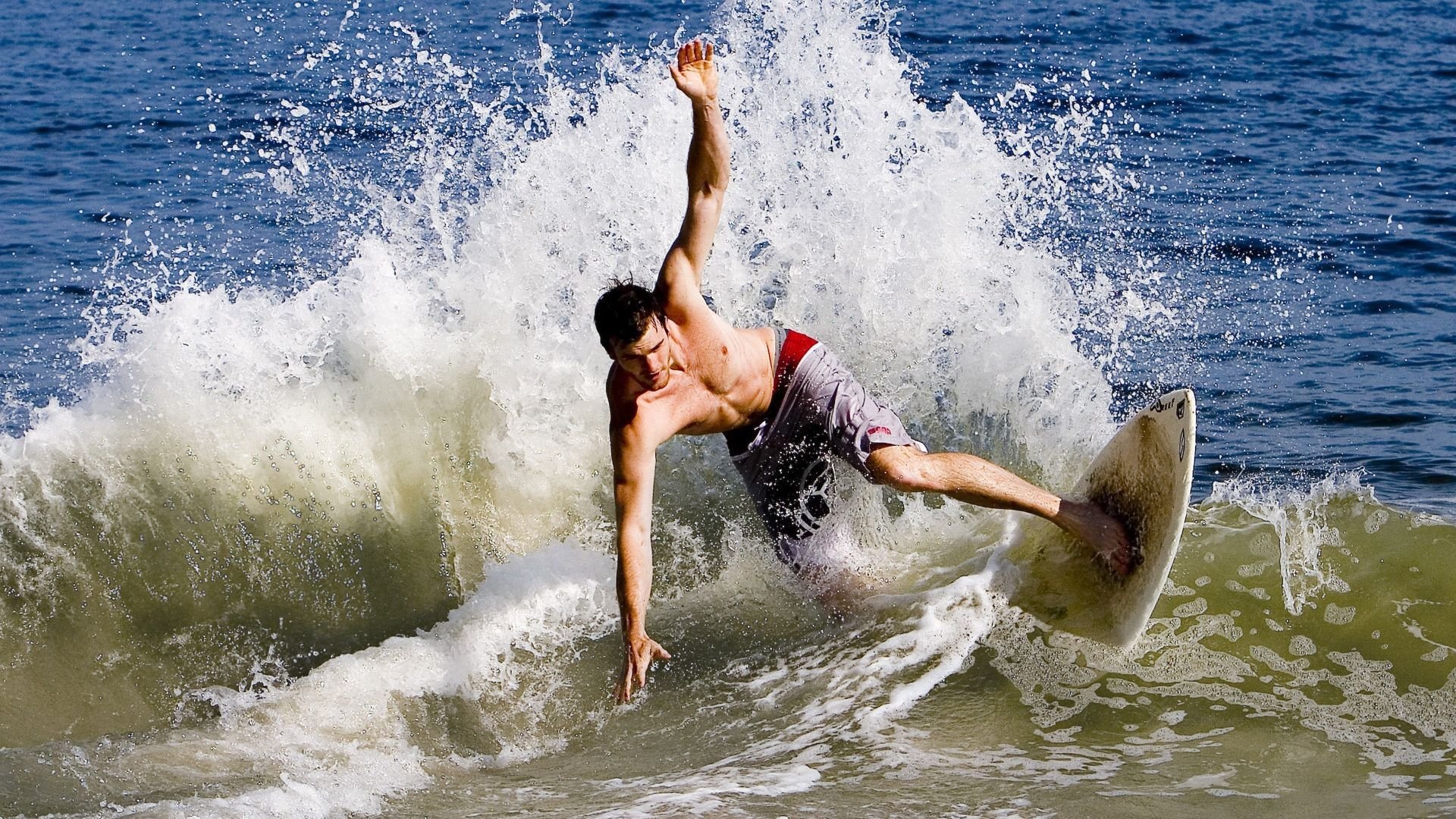 李亚杰与程子龙跳板配合无懈可击，李亚杰跳水